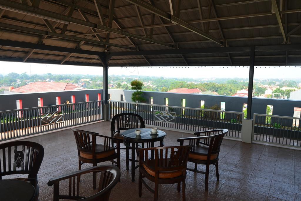 Hotel Khalista Purwakarta Exterior photo