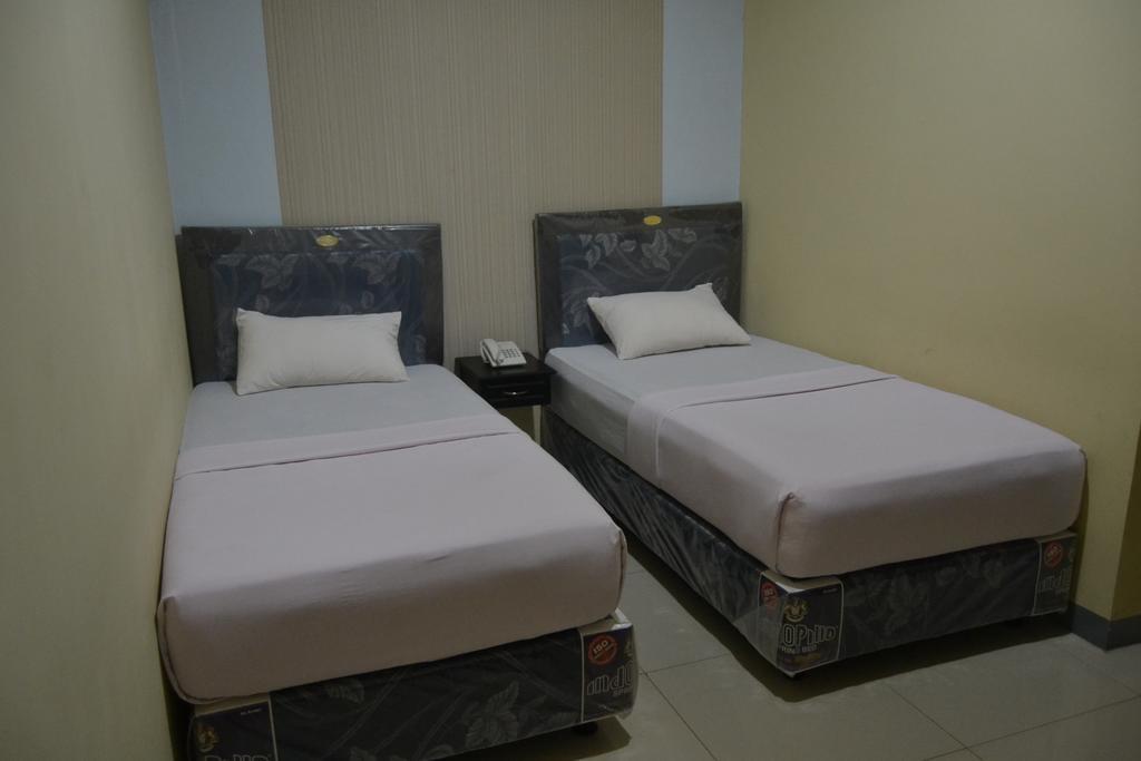Hotel Khalista Purwakarta Room photo