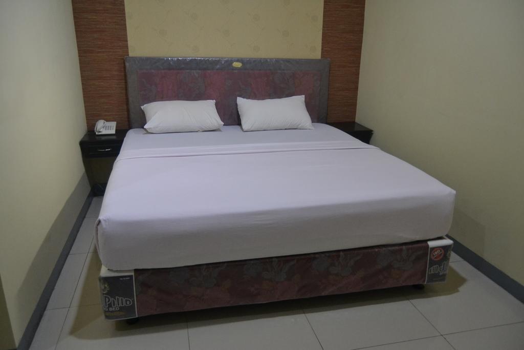 Hotel Khalista Purwakarta Room photo